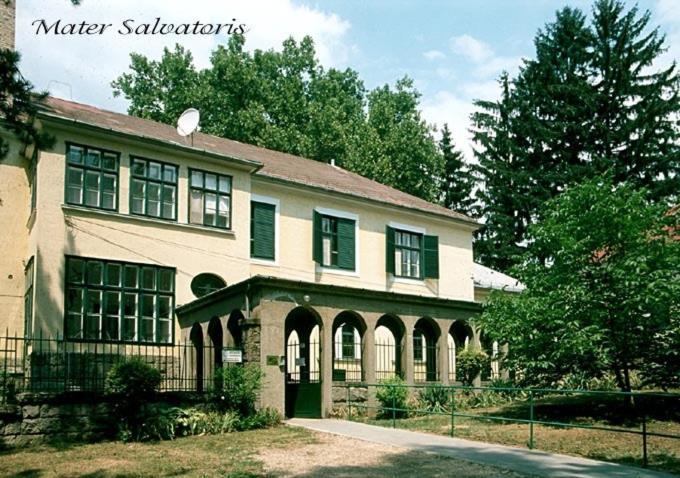 Mater Salvatoris House Hotel Godollo Exterior photo