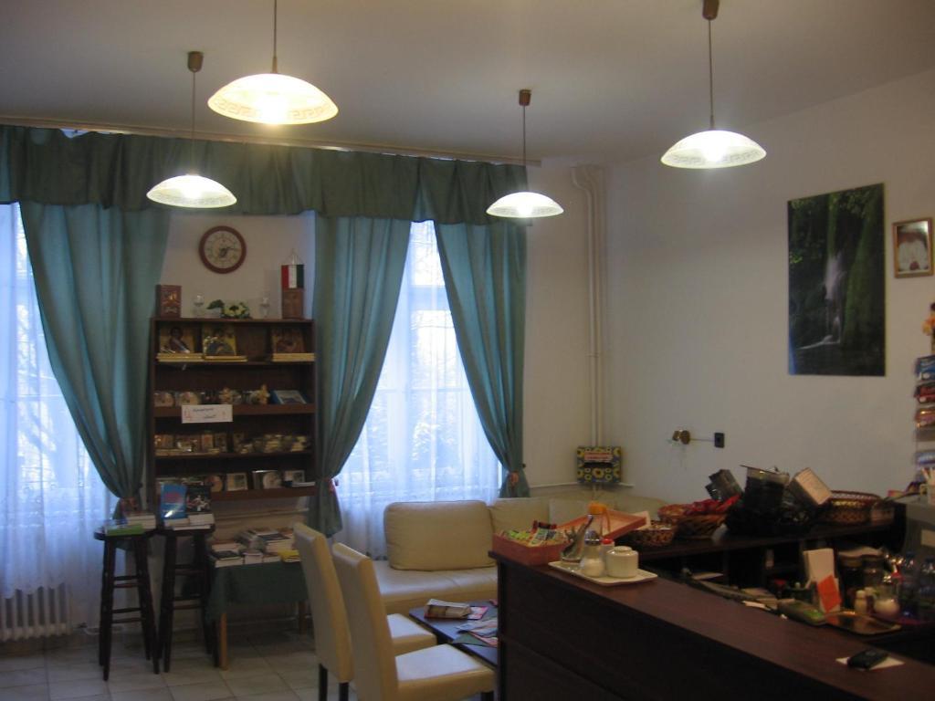 Mater Salvatoris House Hotel Godollo Exterior photo